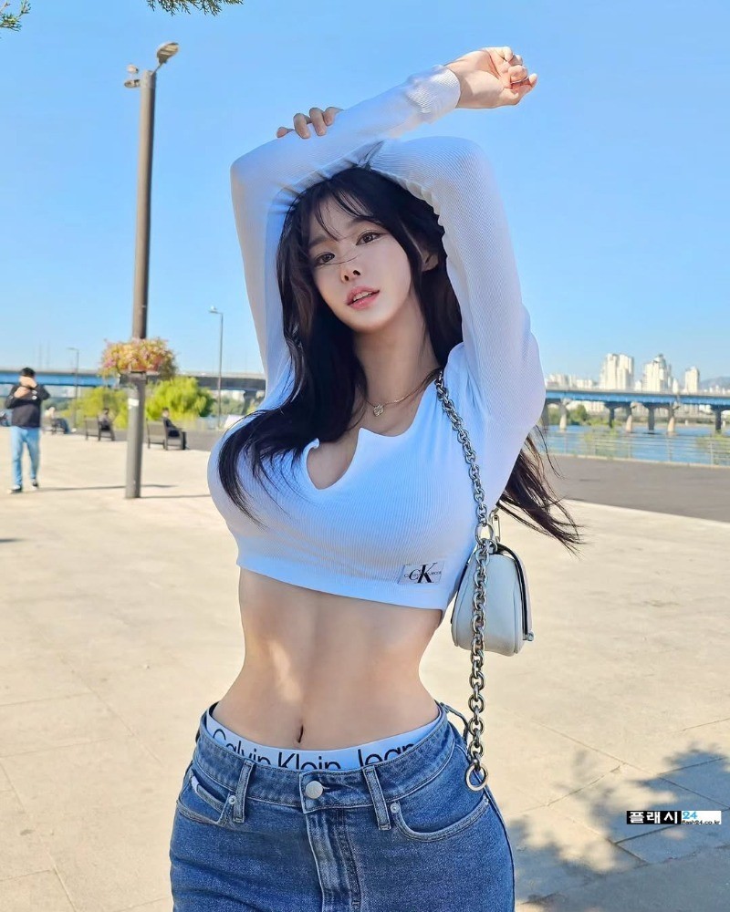 92ee3254af537f2d8700be1ccf43faa3_1758419643_918.jpeg