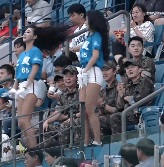 c74f4cc7b5446d1af576f9758b323252_1760425435_2346.gif